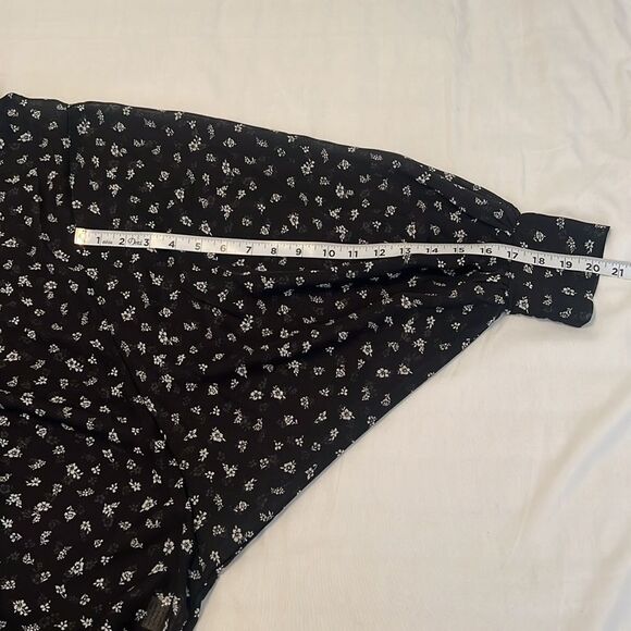 Blu Pepper OSFM Black Floral Tie-Front Batwing Blouse EUC - Picture 7 of 10
